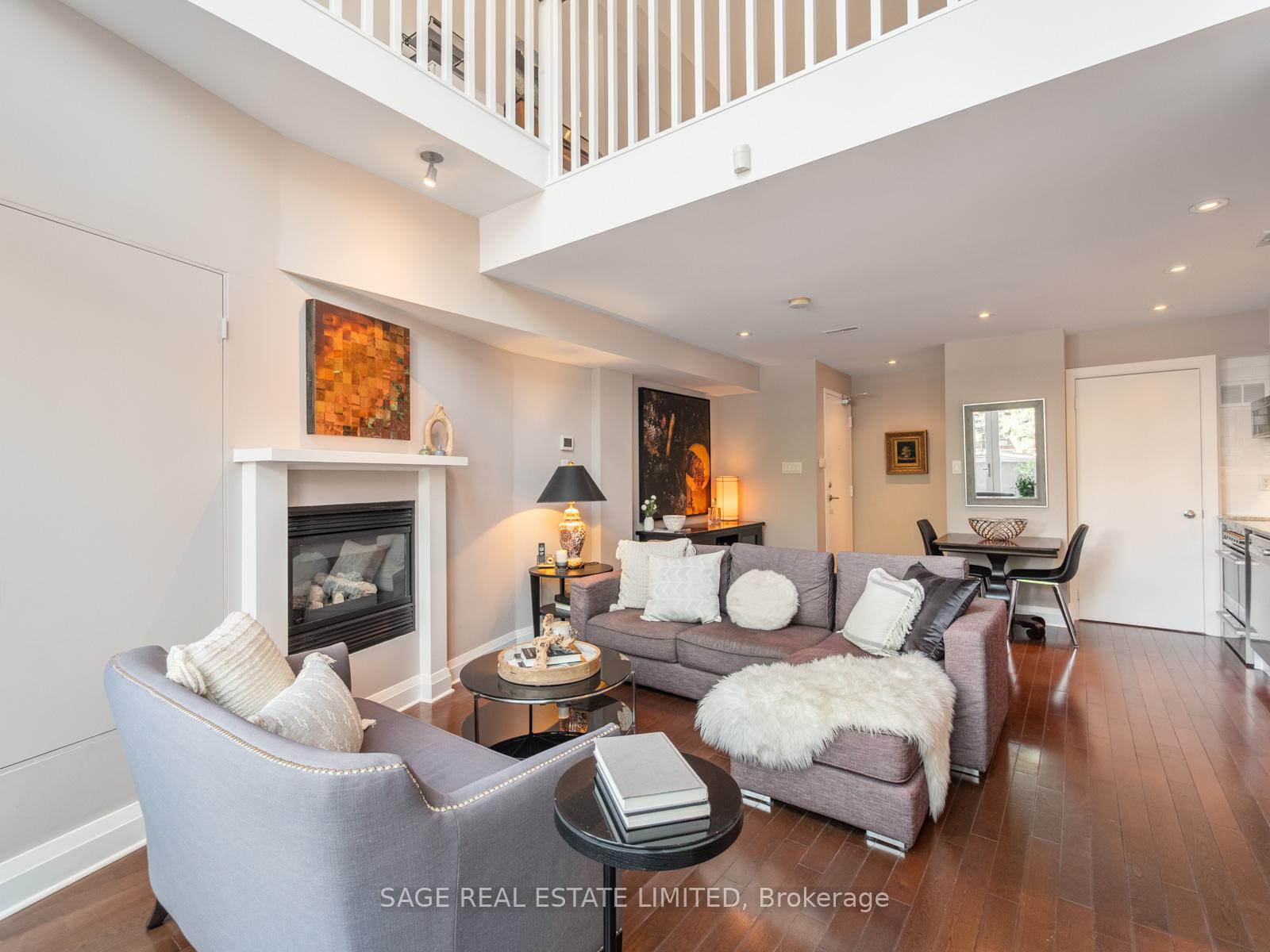 #204 - 2012 Queen Street, Toronto Unit: 204
