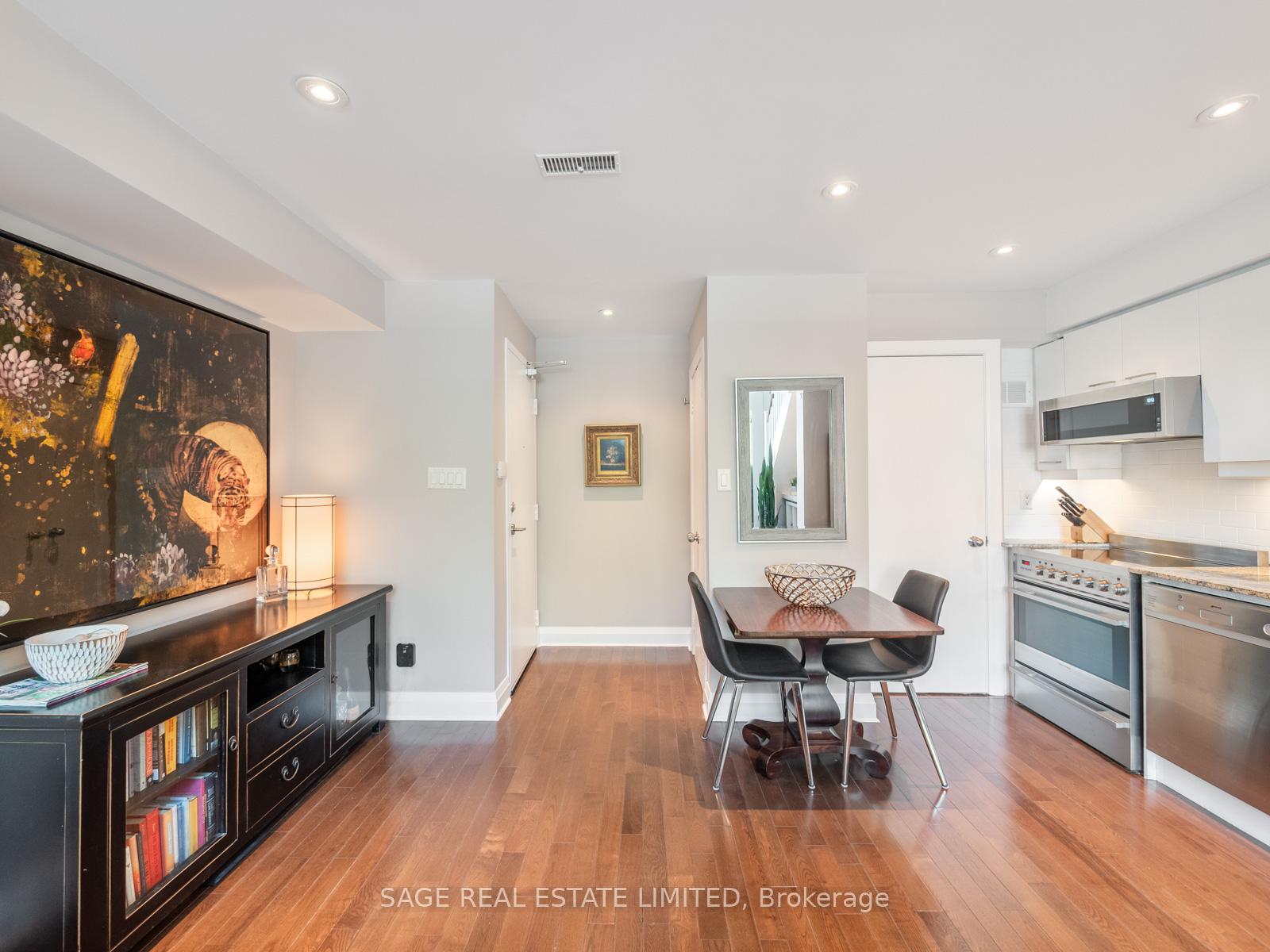 #204 - 2012 Queen Street, Toronto Unit: 204