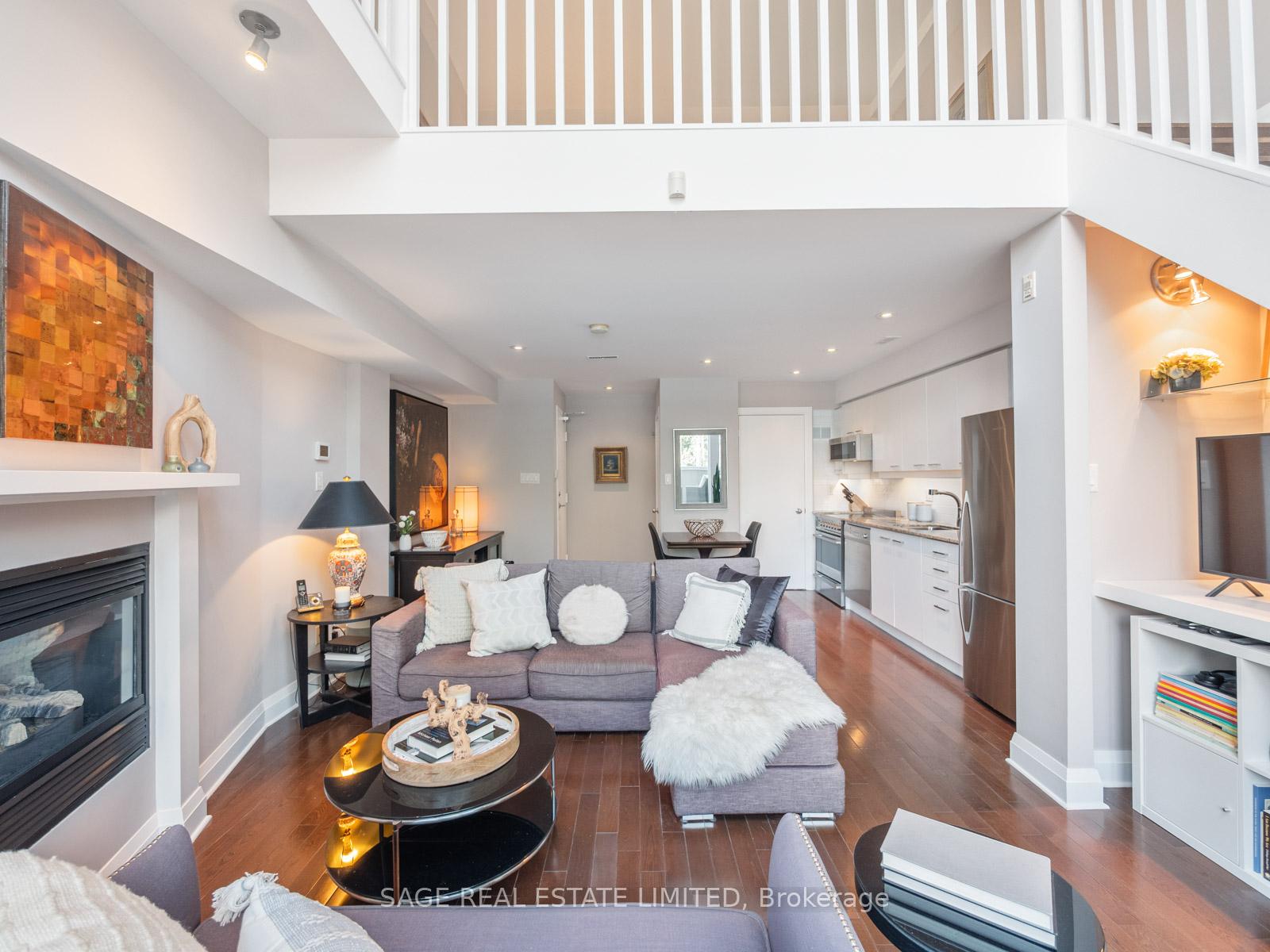 #204 - 2012 Queen Street, Toronto Unit: 204