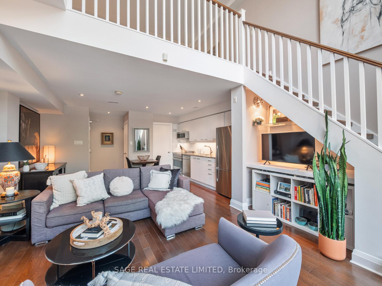 #204 - 2012 Queen Street, Toronto Unit: 204