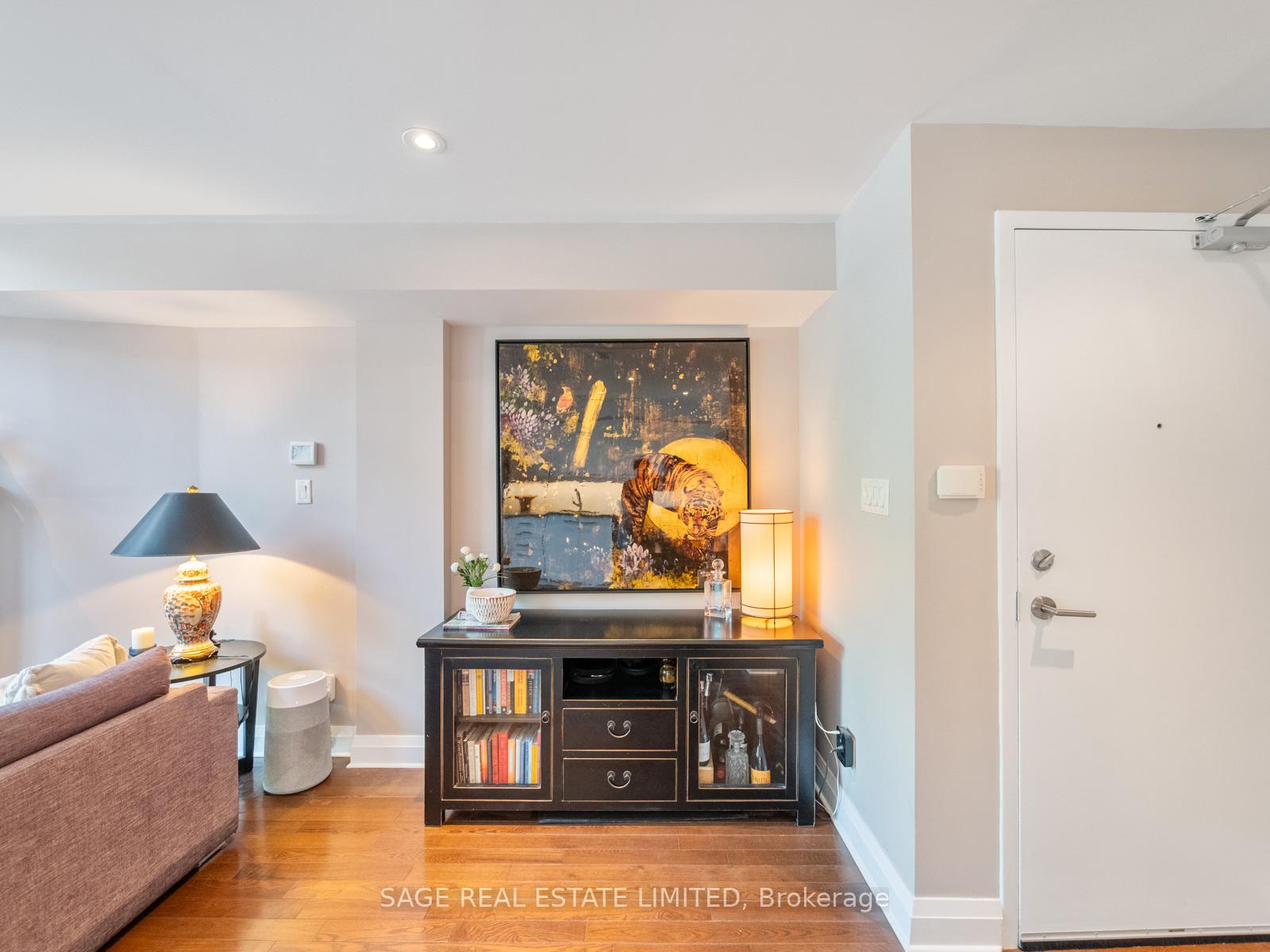 #204 - 2012 Queen Street, Toronto Unit: 204
