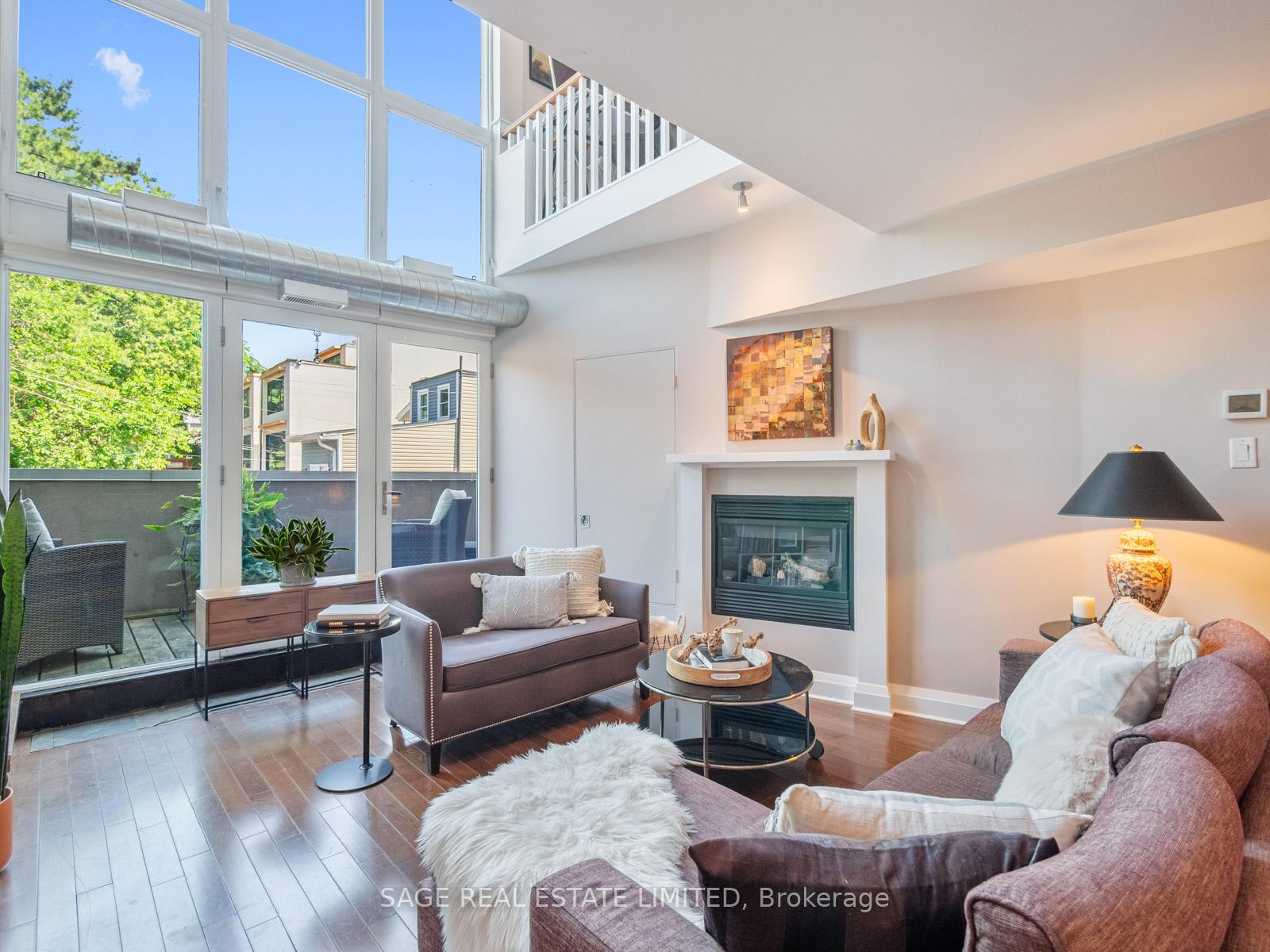 #204 - 2012 Queen Street, Toronto Unit: 204