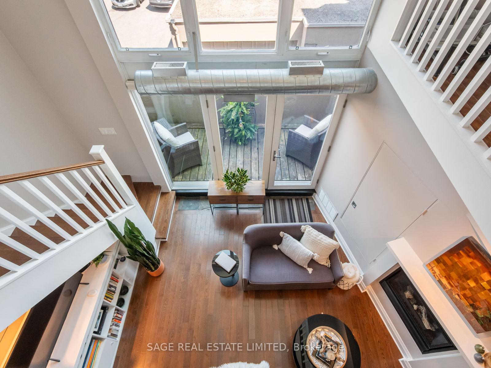 #204 - 2012 Queen Street, Toronto Unit: 204