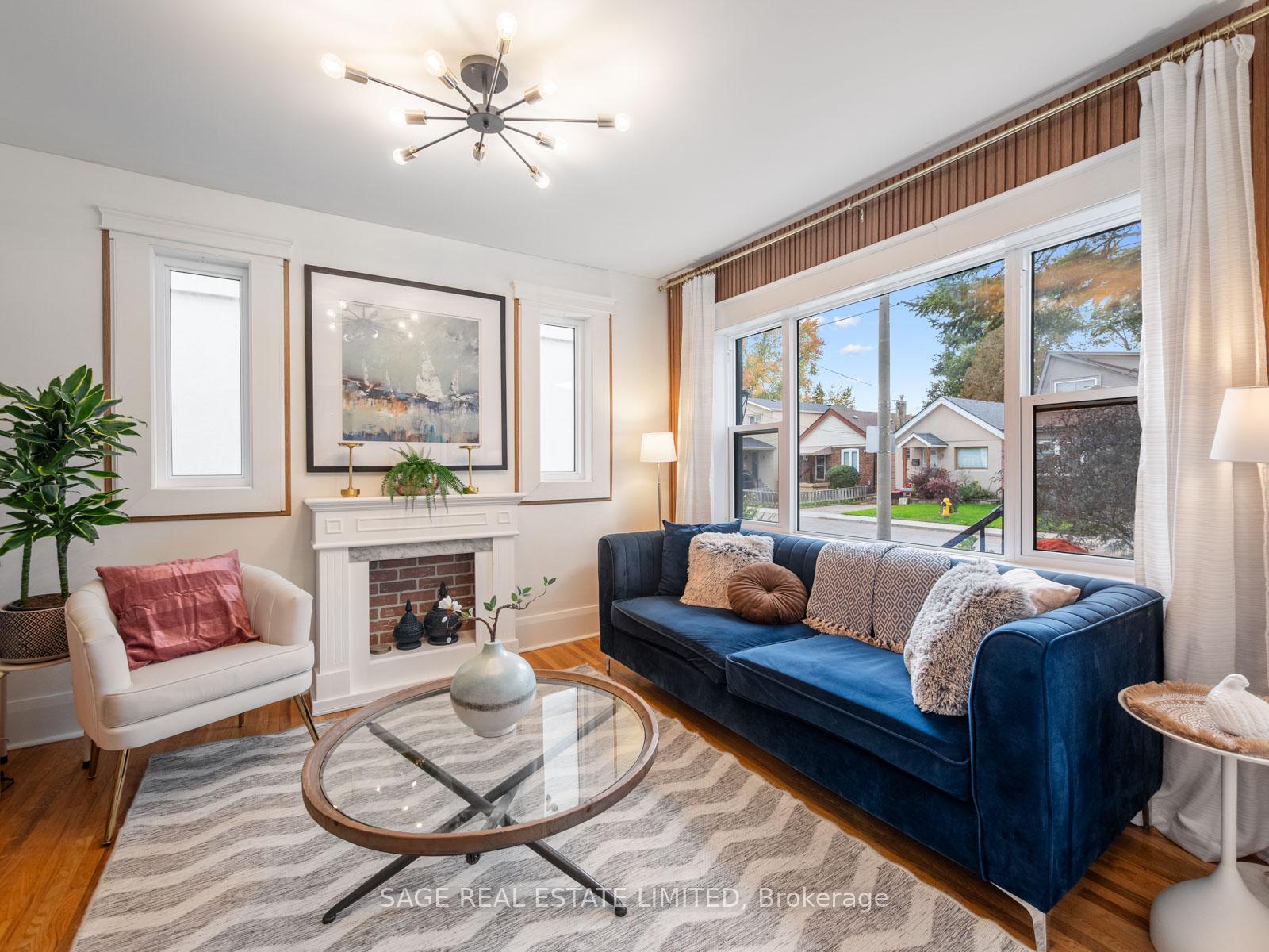 19 SAVOY Avenue, Toronto E03