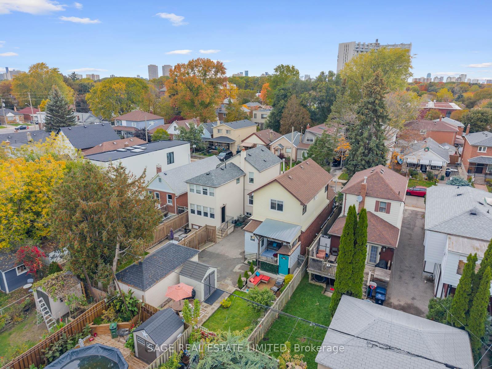 19 SAVOY Avenue, Toronto E03