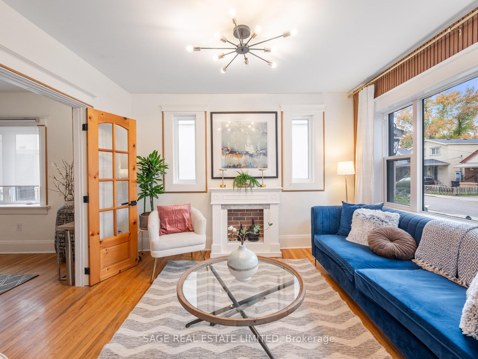 19 SAVOY Avenue, Toronto E03