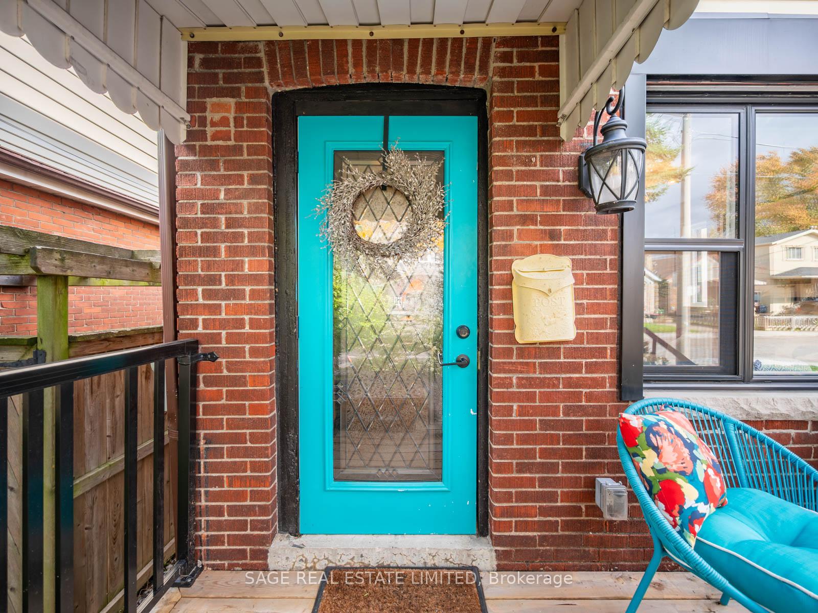 19 SAVOY Avenue, Toronto E03