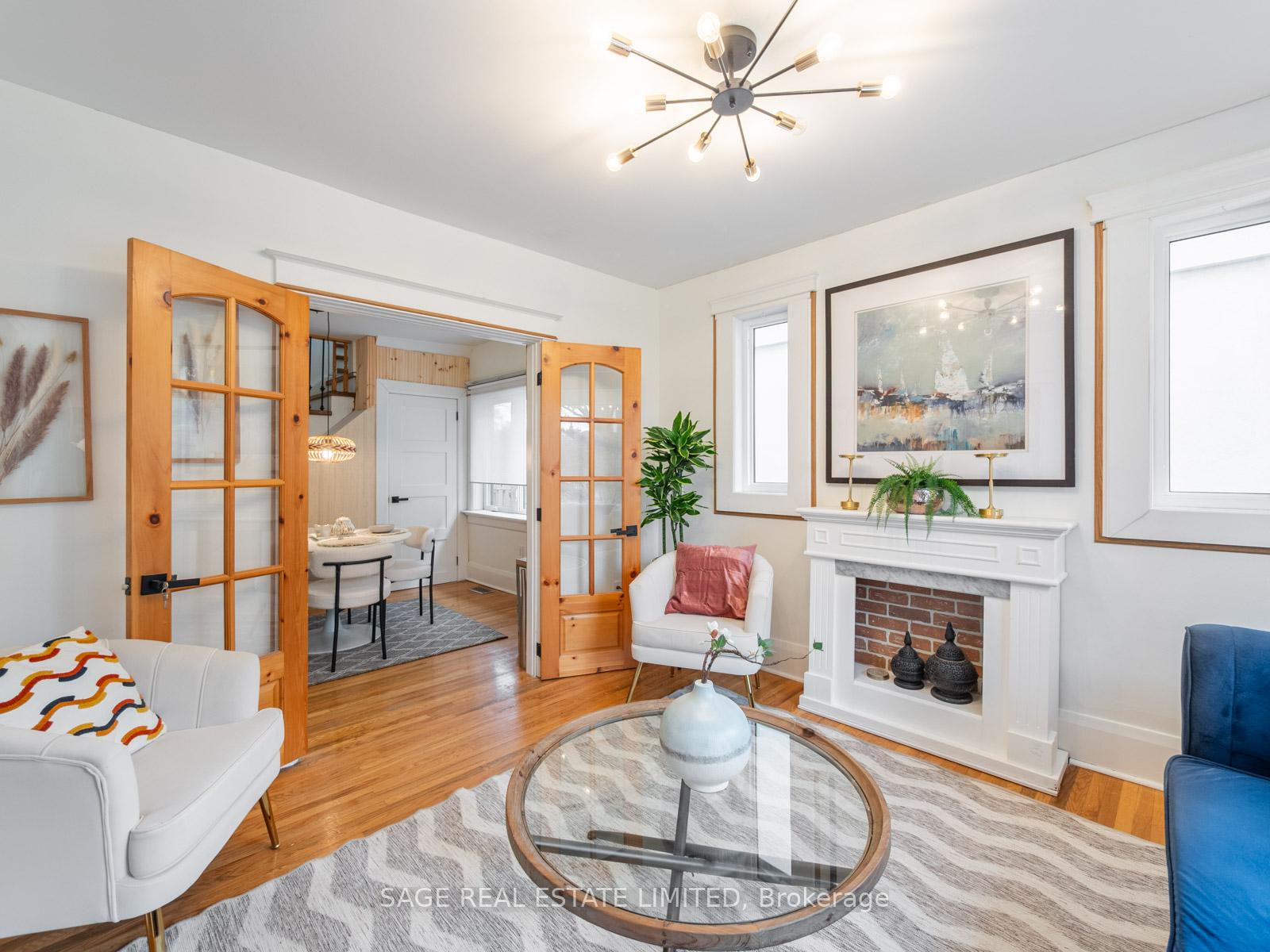 19 SAVOY Avenue, Toronto E03