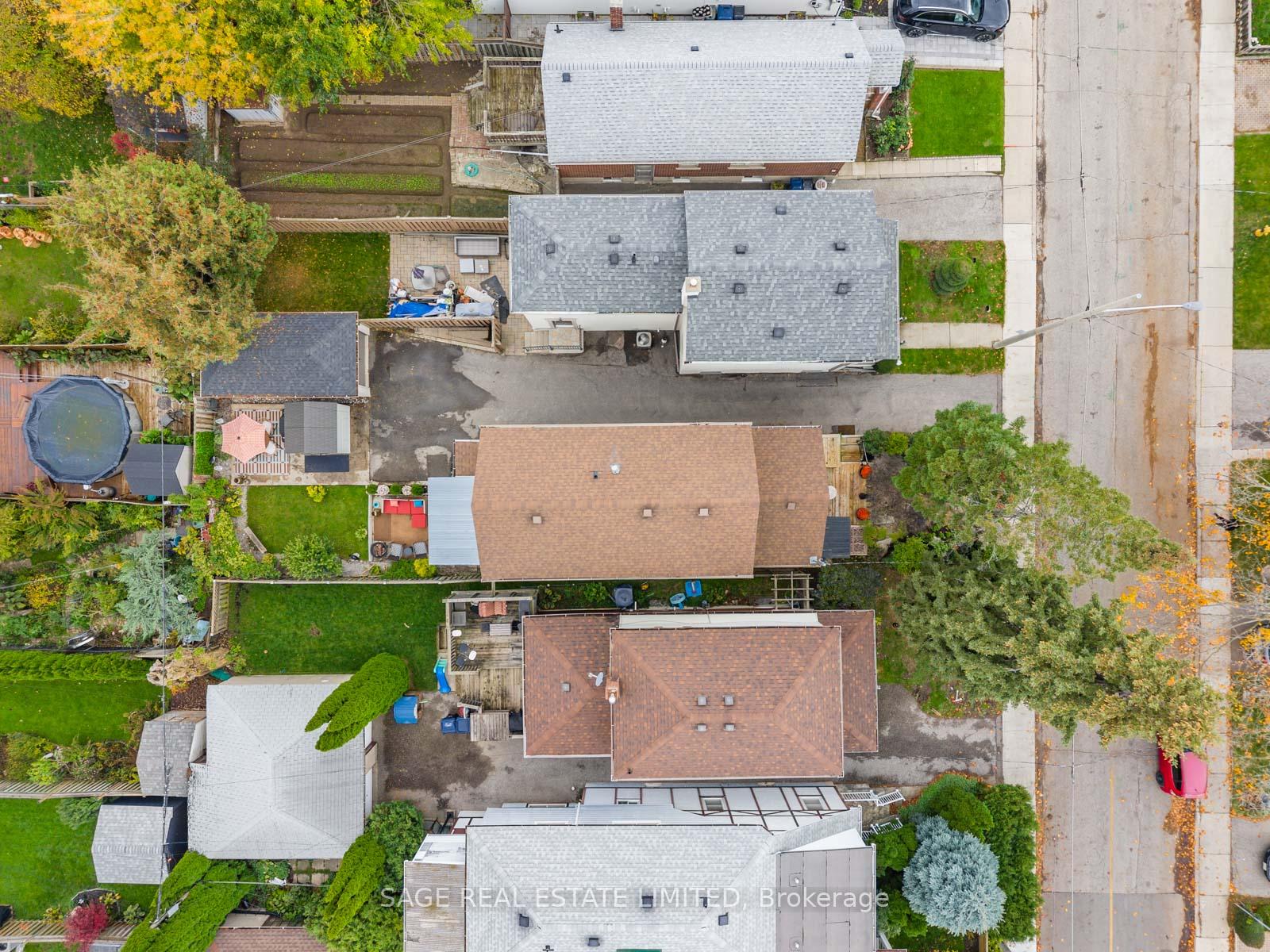19 SAVOY Avenue, Toronto E03