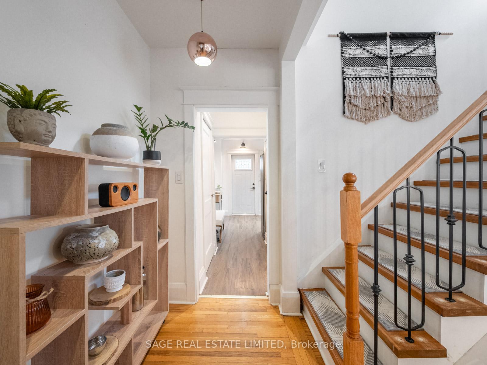 19 SAVOY Avenue, Toronto E03