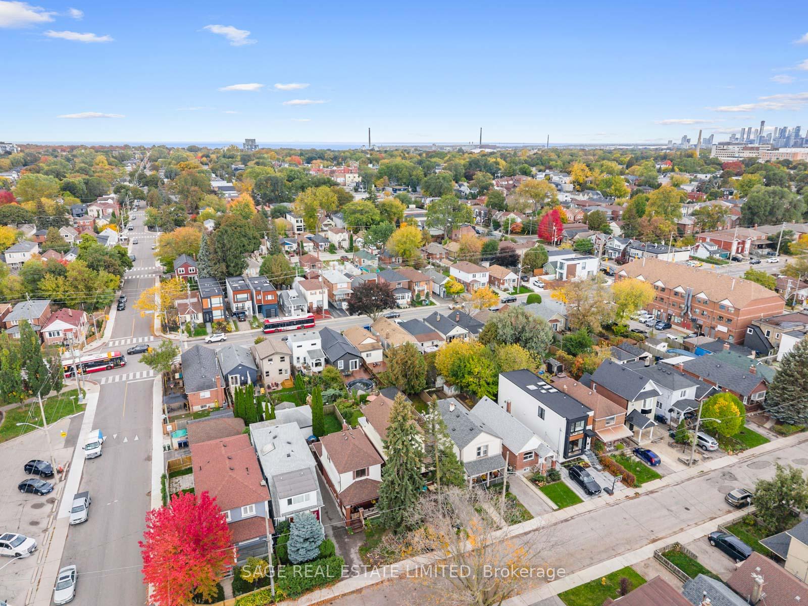 19 SAVOY Avenue, Toronto E03
