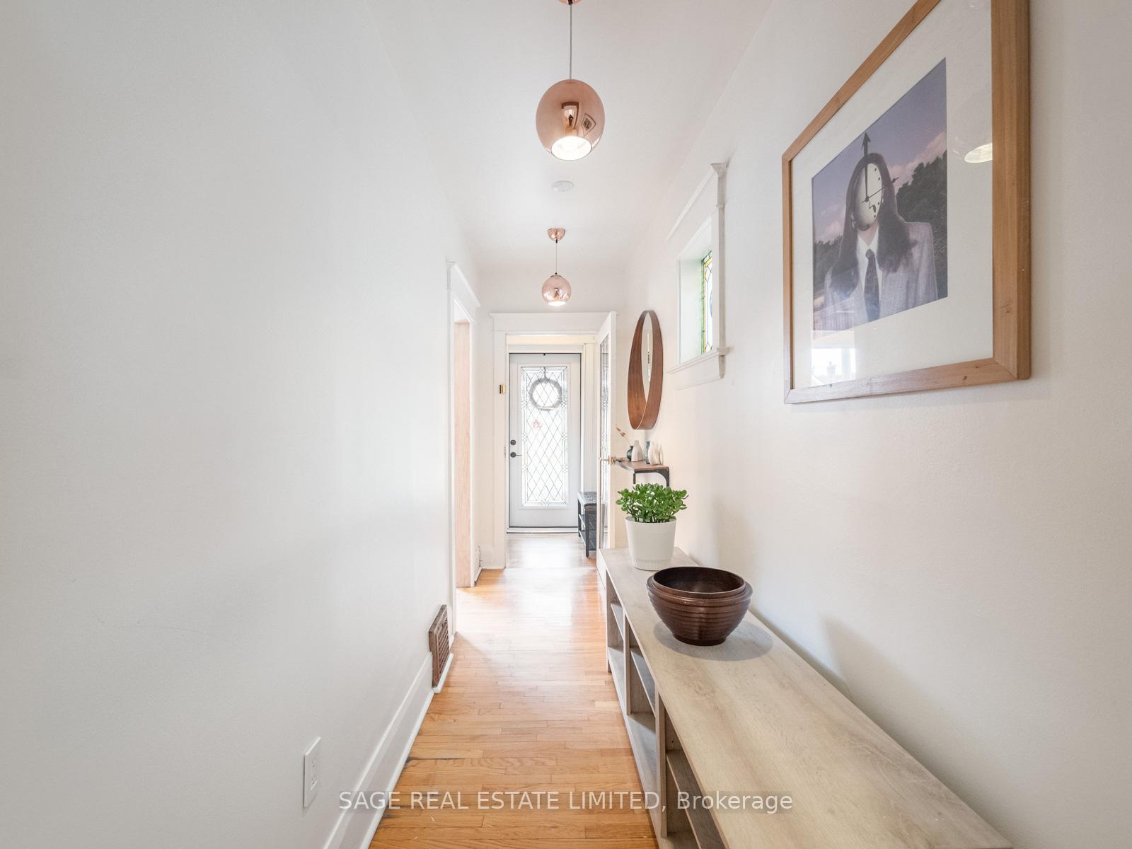 19 SAVOY Avenue, Toronto E03