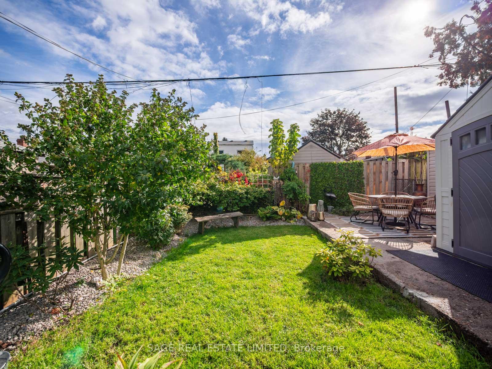 19 SAVOY Avenue, Toronto E03