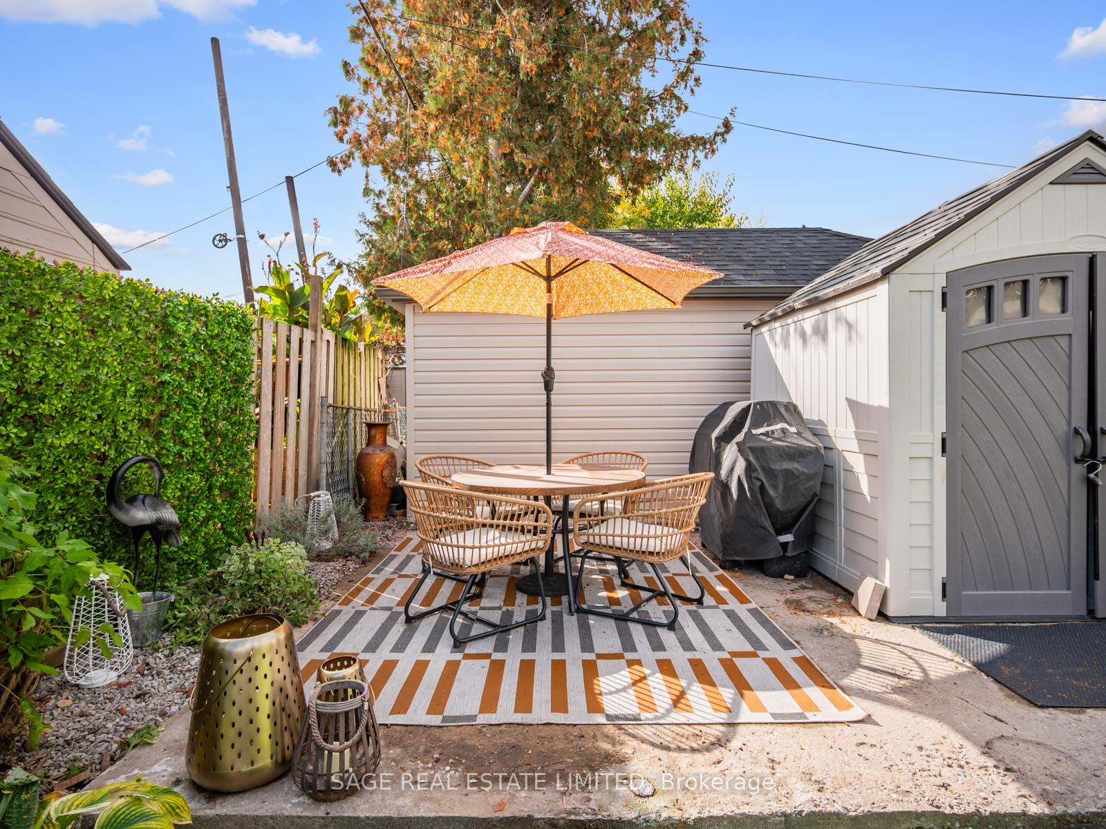 19 SAVOY Avenue, Toronto E03