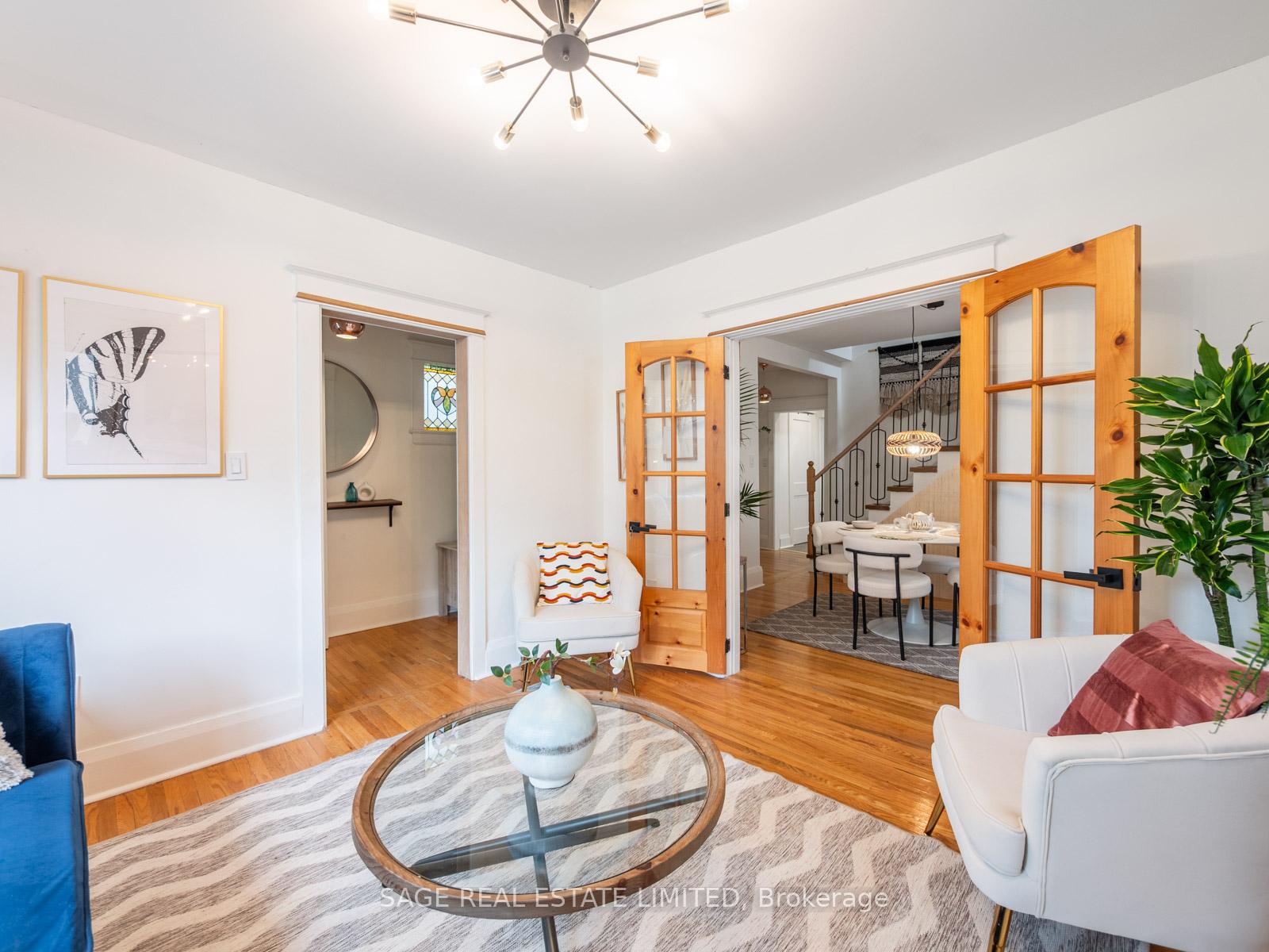 19 SAVOY Avenue, Toronto E03