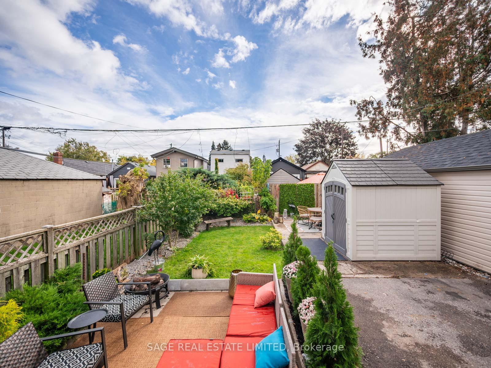 19 SAVOY Avenue, Toronto E03