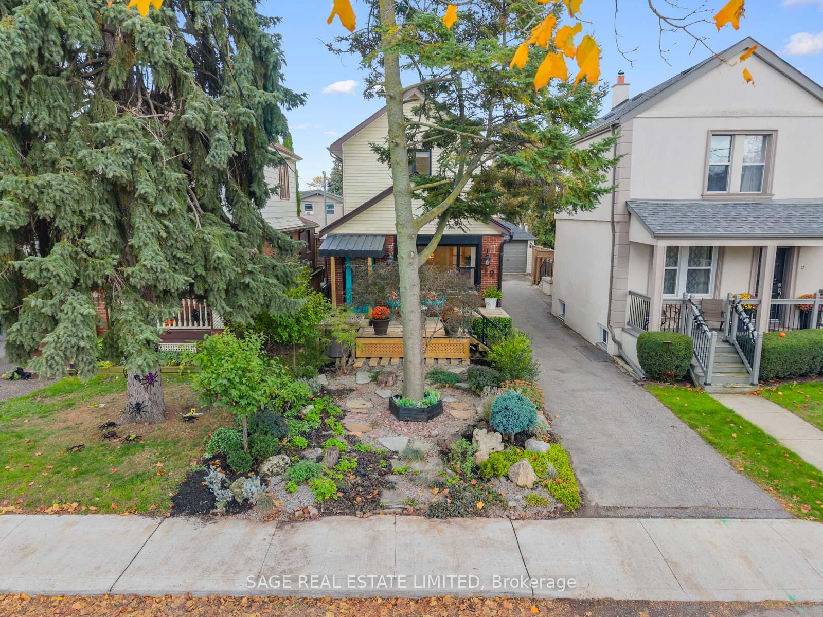 19 SAVOY Avenue, Toronto E03