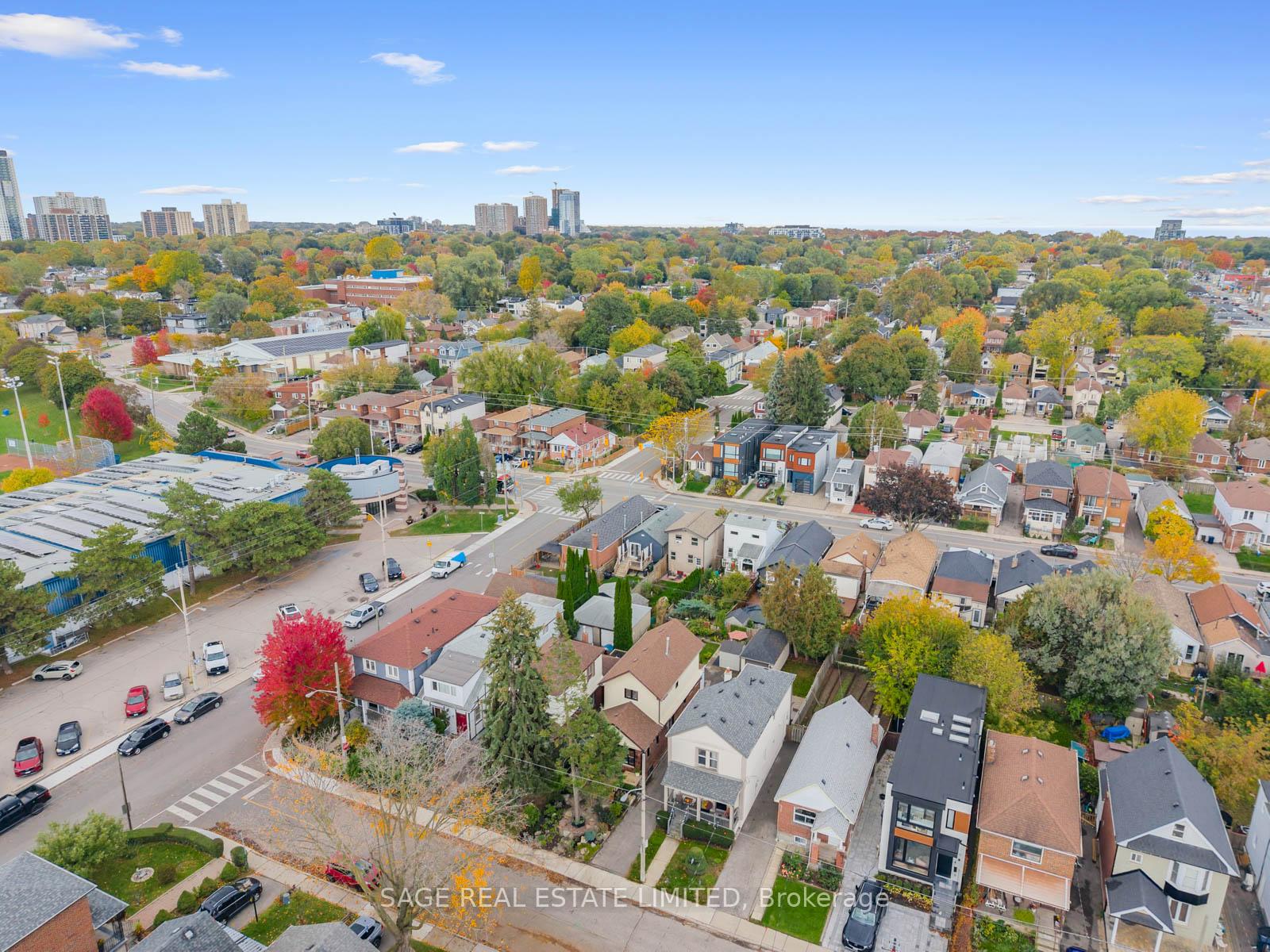 19 SAVOY Avenue, Toronto E03