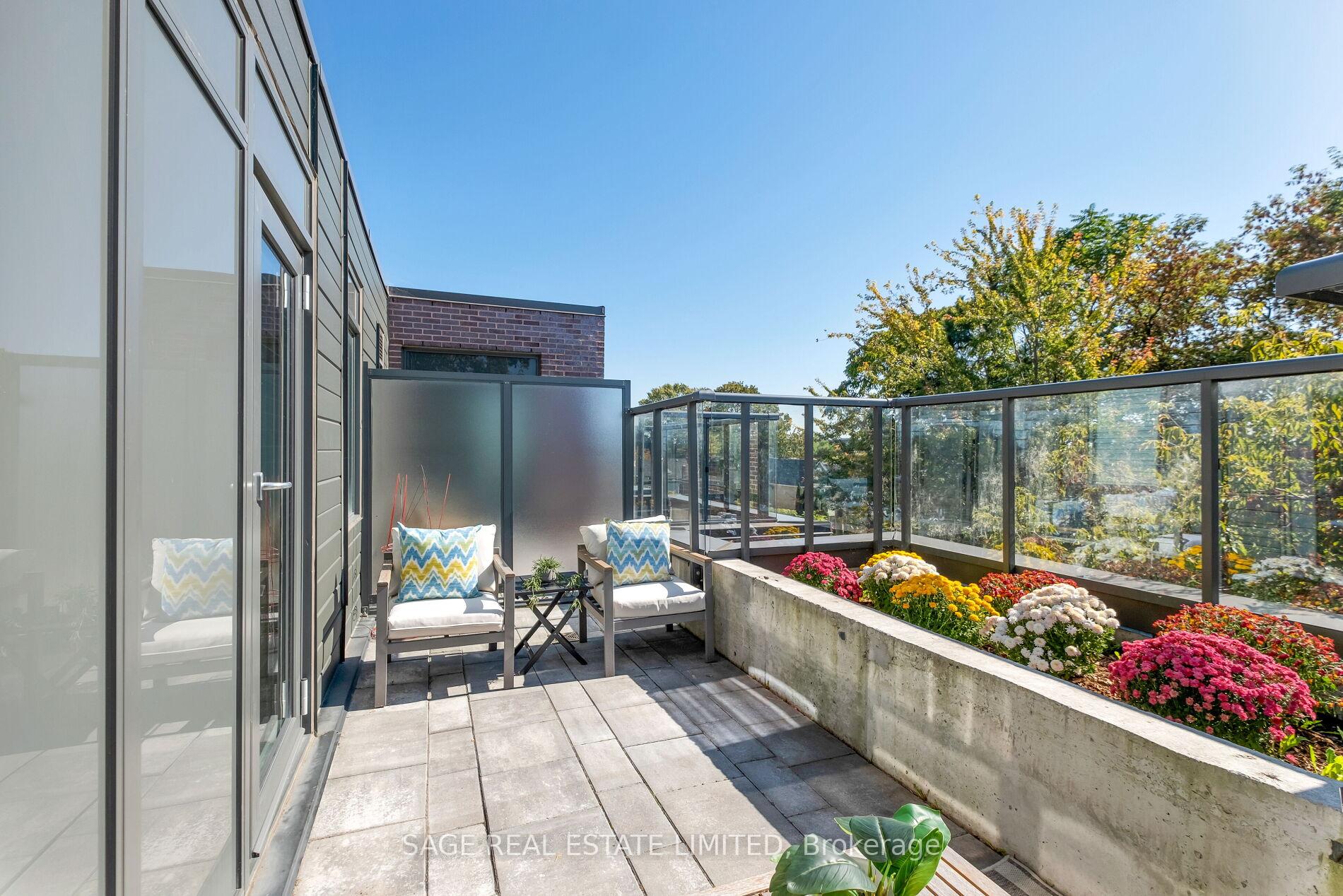 1331 Queen Street E Th01, Toronto Unit: Th01