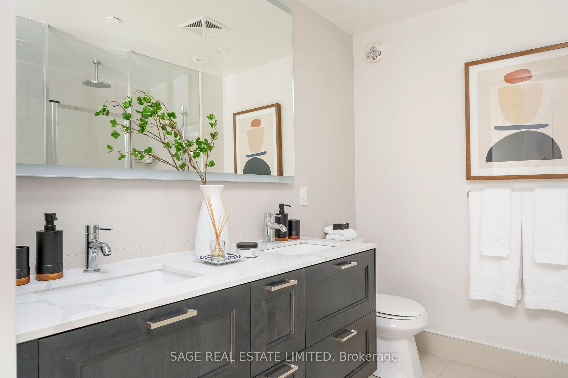1331 Queen Street E Th01, Toronto Unit: Th01
