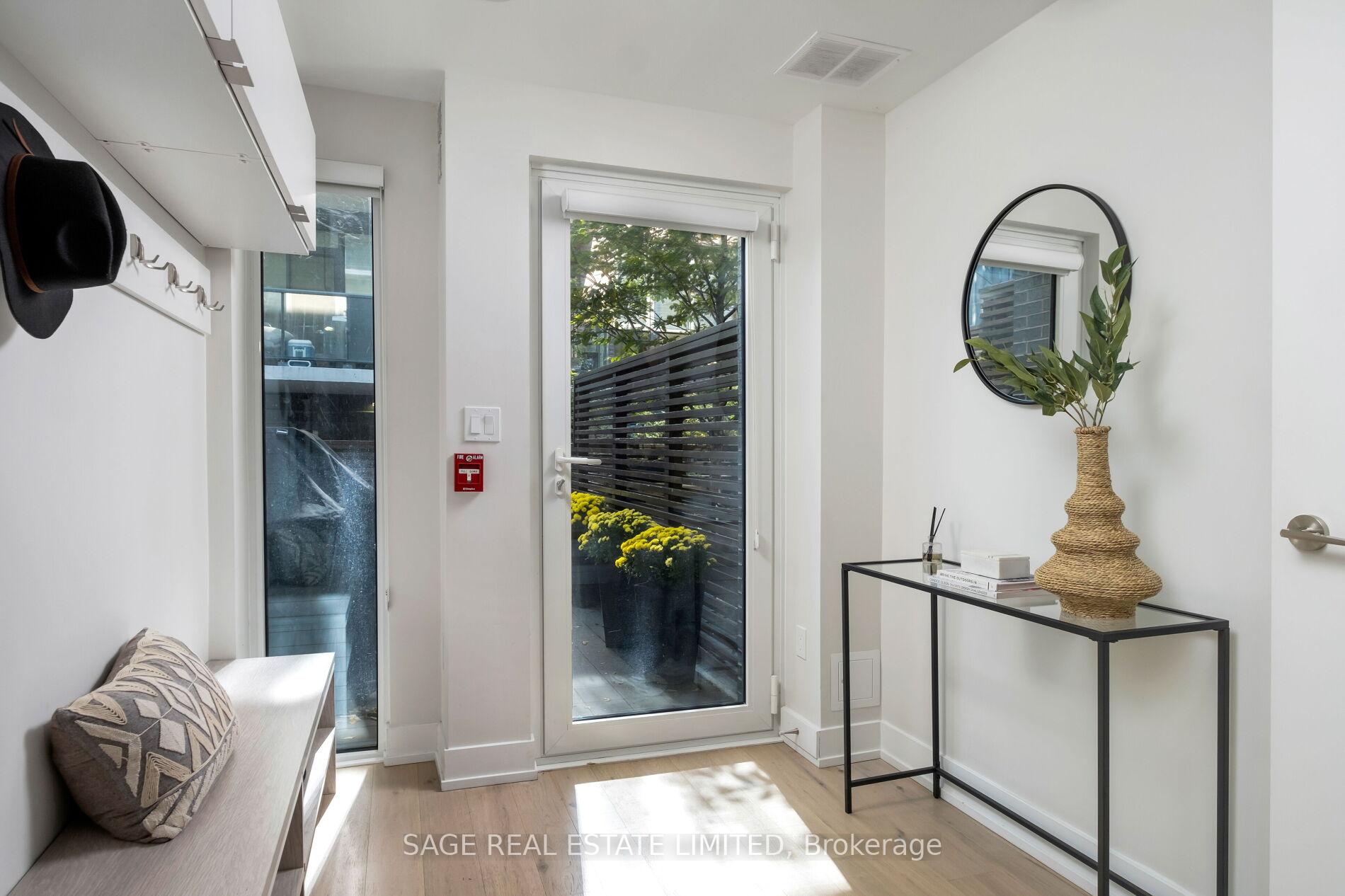 1331 Queen Street E Th01, Toronto Unit: Th01