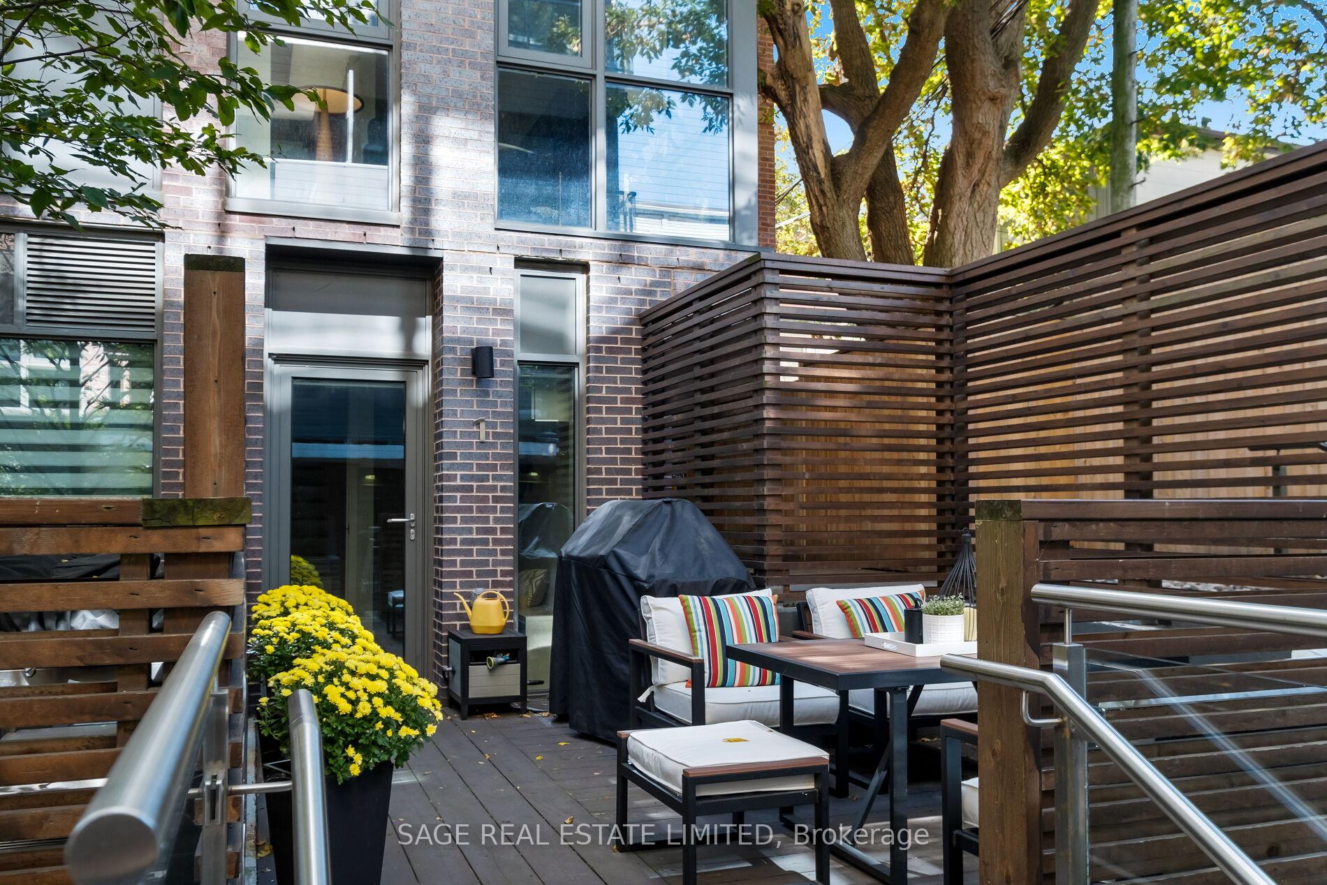 1331 Queen Street E Th01, Toronto Unit: Th01