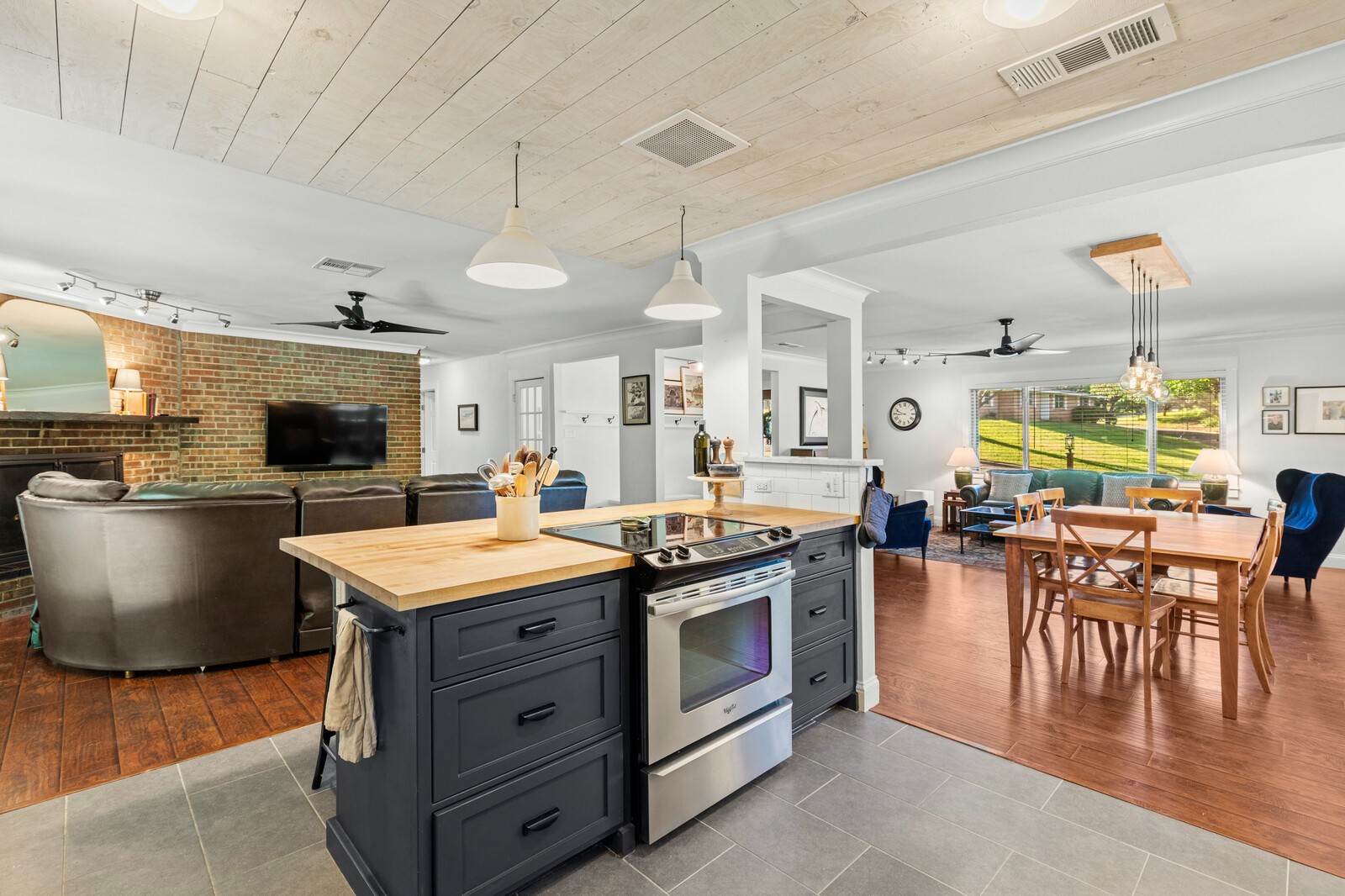 9337 Hill Lane
