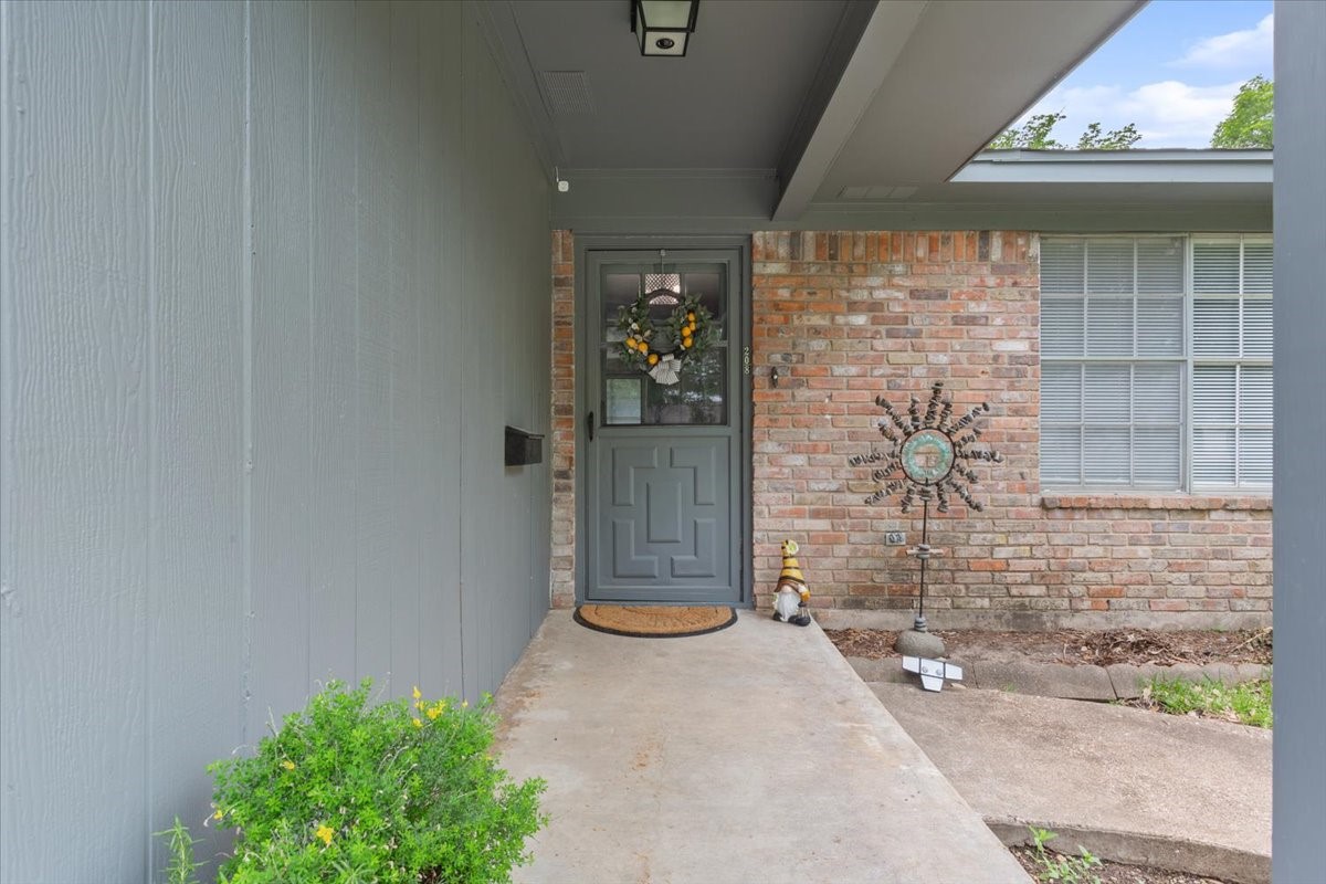 208 Alamosa Drive