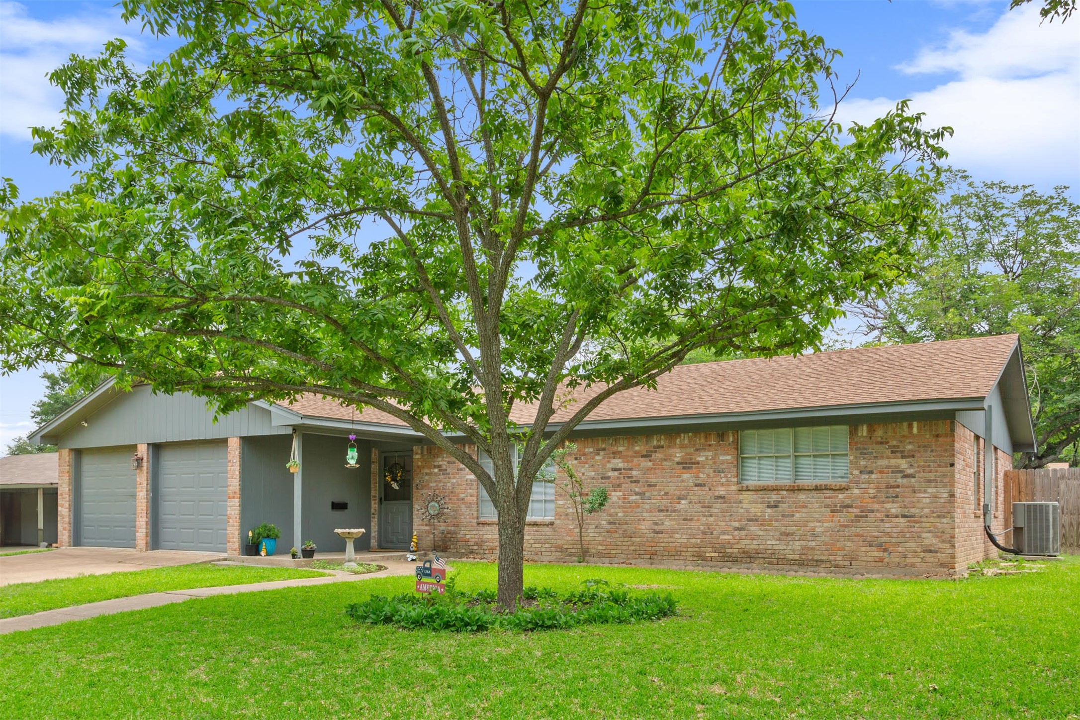 208 Alamosa Drive