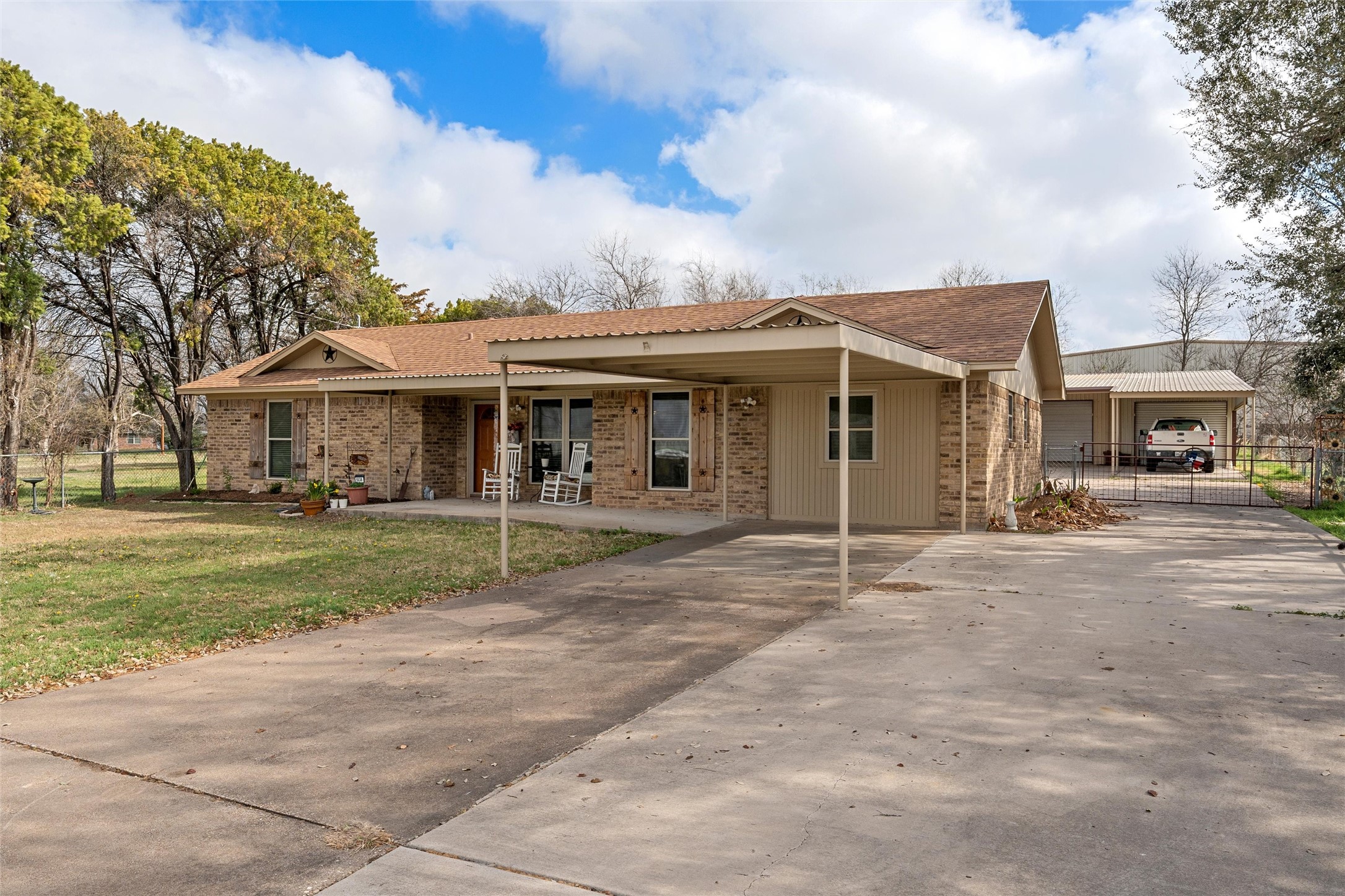 1038 S Old Robinson Road