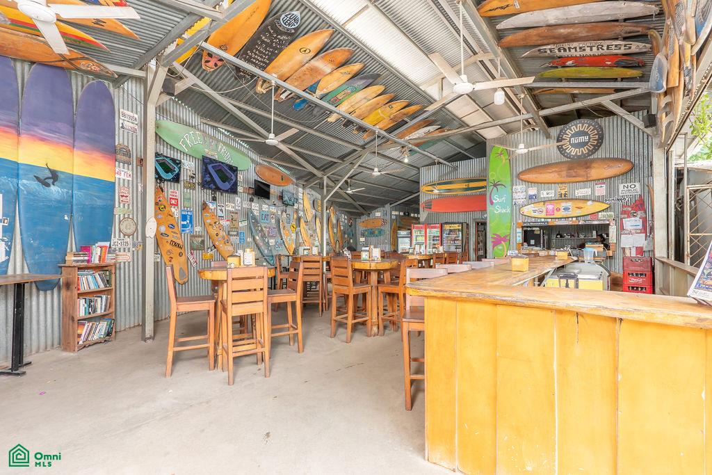 Restaurant Surf Shack Burgers & Wings
