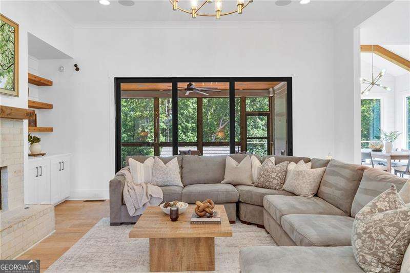 128 Creekview Lane