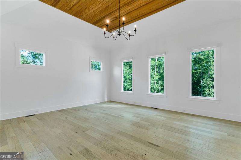 128 Creekview Lane