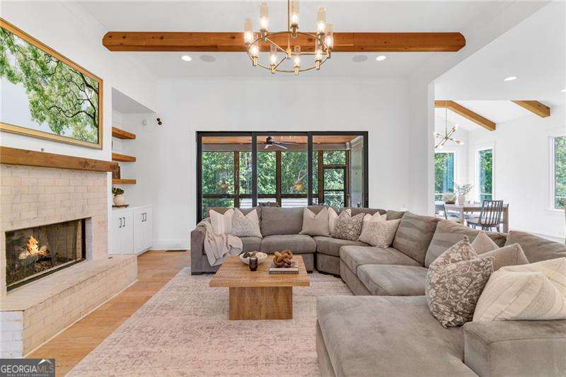 128 Creekview Lane