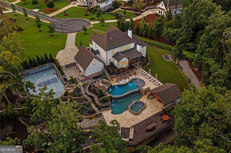 128 Creekview Lane