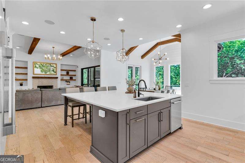 128 Creekview Lane