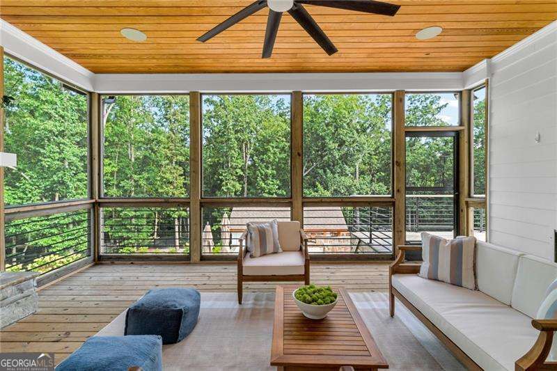 128 Creekview Lane