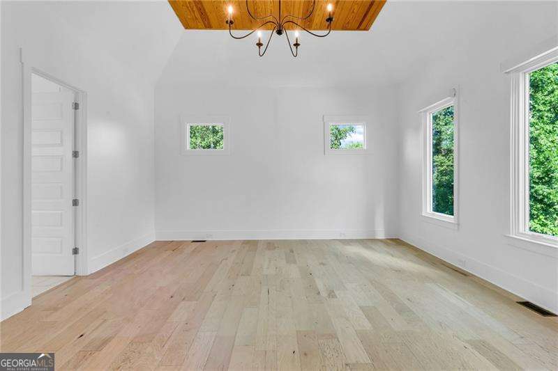 128 Creekview Lane
