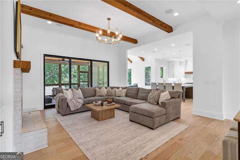 128 Creekview Lane