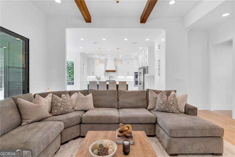 128 Creekview Lane