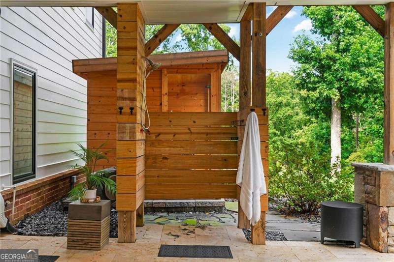 128 Creekview Lane