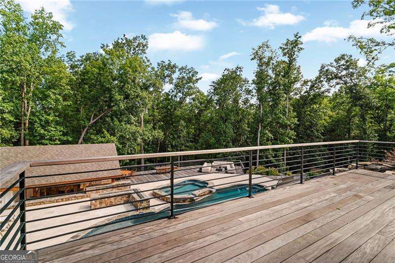 128 Creekview Lane