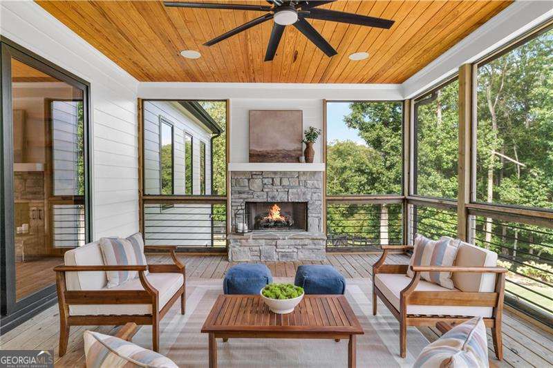 128 Creekview Lane