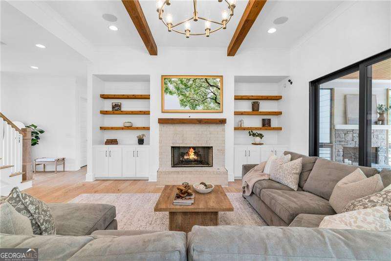 128 Creekview Lane