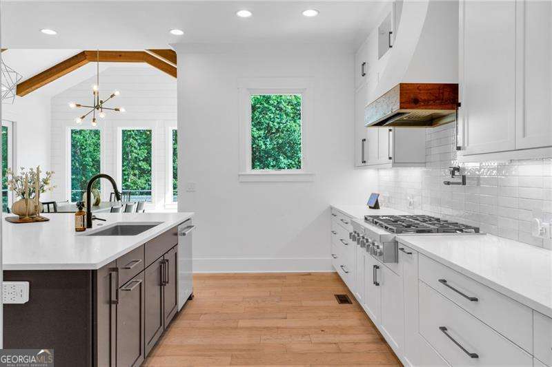 128 Creekview Lane