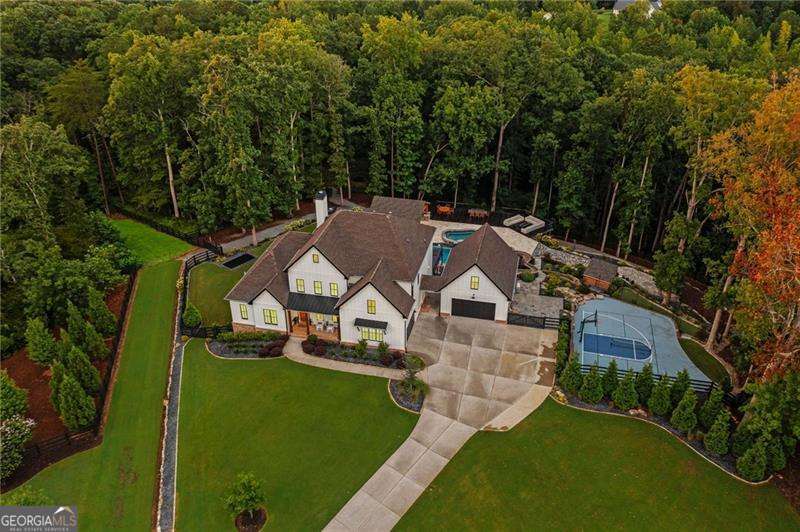 128 Creekview Lane