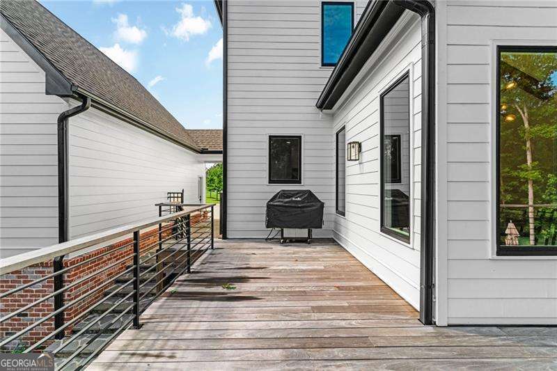 128 Creekview Lane