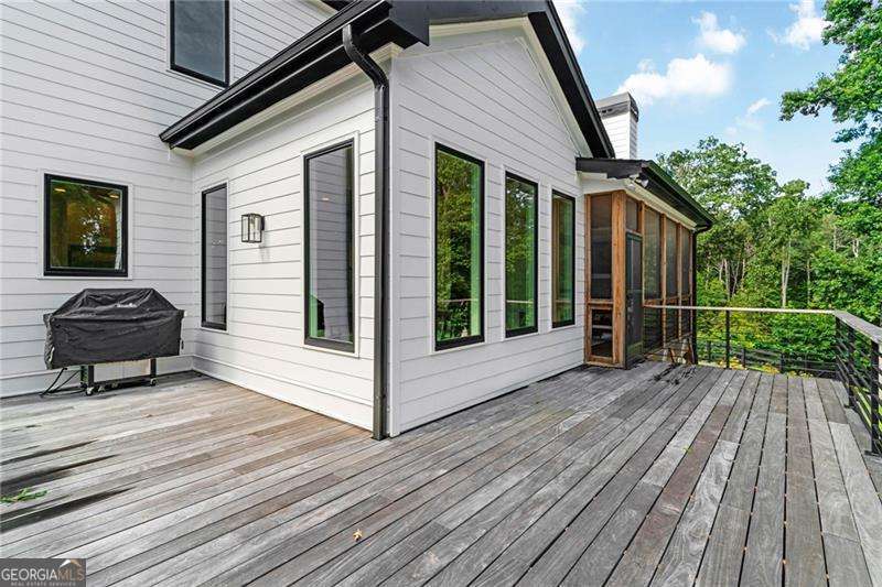 128 Creekview Lane