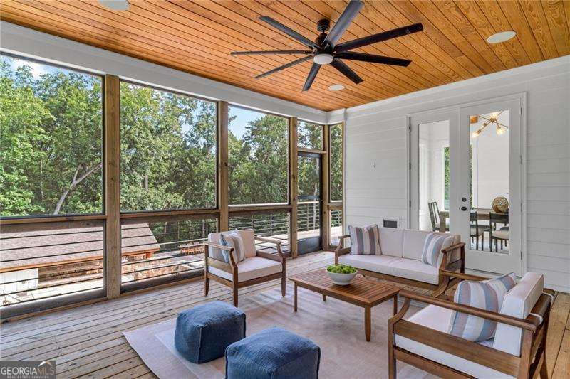 128 Creekview Lane