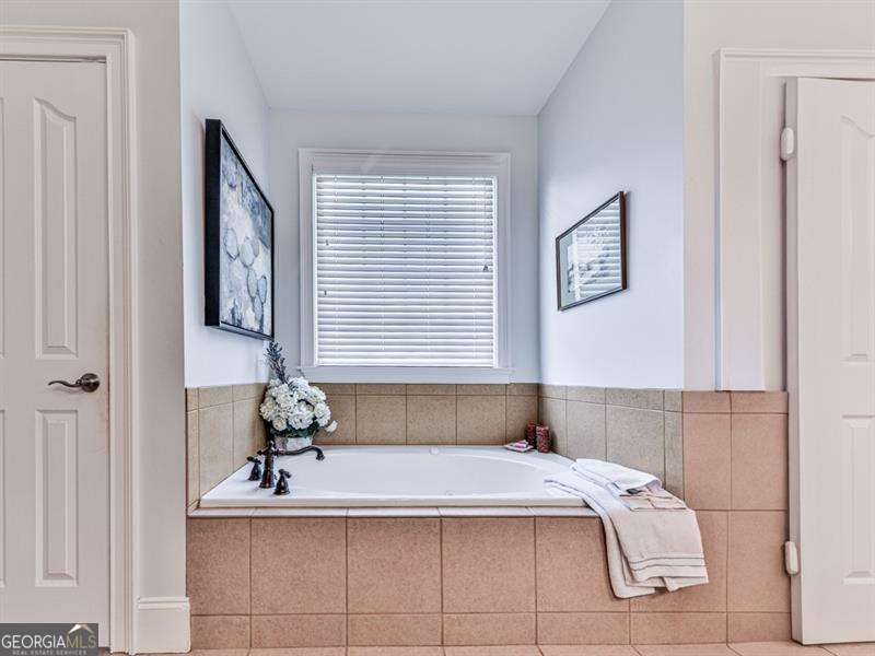 1076 Pinyan Lane, Canton